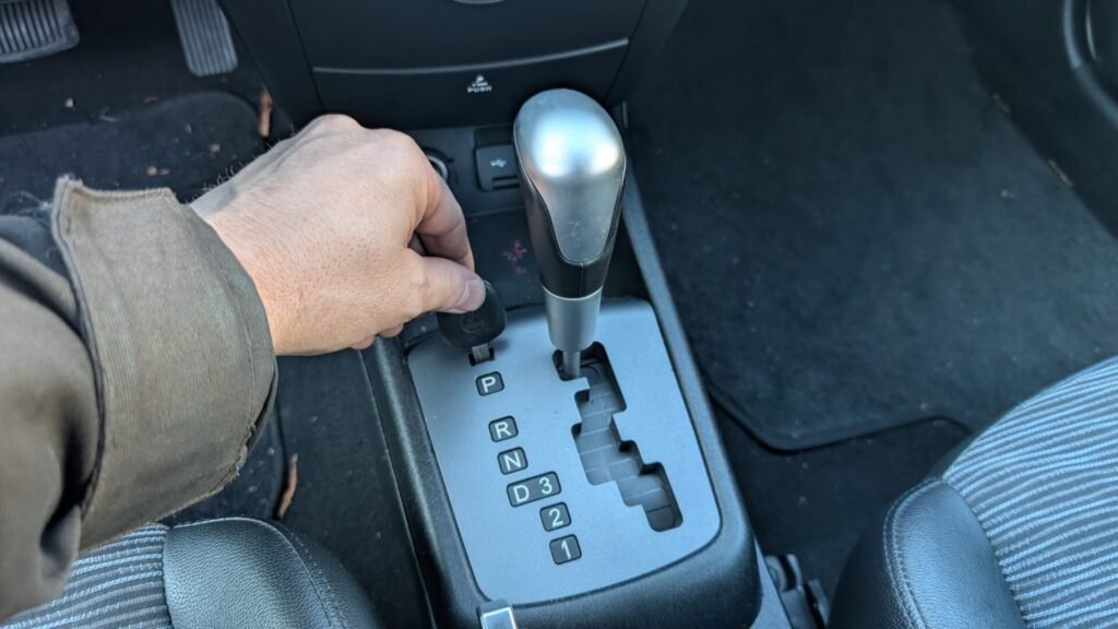 Kia Cee'd ED emergency park release location next to gear selector